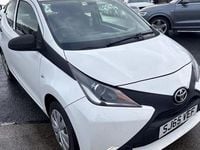 Used Toyota Aygo 69 HP (50 kW) 2015 White Hatchback