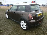Usado Mini Cooper Hatch 2009 Marrón Utilitario
