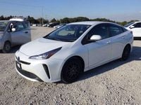 Used Toyota Prius Active 122 HP (89 kW) 2022 White Hatchback