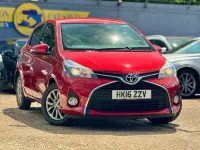 Used Toyota Yaris 99 HP (72 kW) 2016 Red Hatchback
