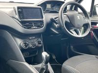 Used Peugeot 208 Signature Sky 82 HP (60 kW) 2019 White Hatchback