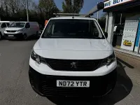 Begagnad Peugeot Partner Premium 102 HK (75 kW) 2022 Vit Minibuss