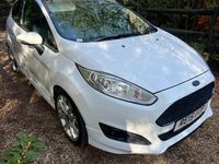 Used Ford Fiesta Zetec 125 HP (91 kW) 2015 White Hatchback