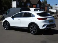 Usado Kia XCeed 118 HP (86 kW) 2021 Branco SUV