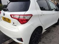 Used Toyota Yaris Hybrid Sport 101 HP (74 kW) 2019 White Hatchback