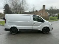 Usado Renault Trafic 115 HP (84 kW) 2016 Prateado Monovolume