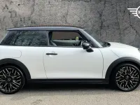 Used Mini Cooper Hatch 113 kW (154 HP) 2025 White Hatchback
