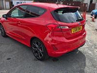 Usado Ford Fiesta ST-Line 140 HP (102 kW) 2018 Vermelho Citadino