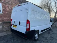 Usado Peugeot Boxer Premium 140 HP (102 kW) 2023 Branco Van