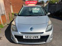 Usado Renault Clio IV Dynamique 75 HP (55 kW) 2012 Prateado Citadino