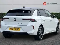 Second-hand Vauxhall Astra Ultimate 130 CP (95 kW) 2024 Alb Hatchback