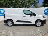 Begagnad Peugeot Partner 131 HK (96 kW) 2024 Vit Minibuss