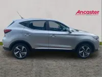 Używany MG ZS SE 127 kW (173 KM) 2023 Srebrny SUV