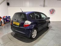 Begagnad Honda Jazz EX 100 HK (73 kW) 2009 Lila Halvkombi