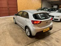 Used Kia Rio 84 HP (61 kW) 2017 Silver Hatchback