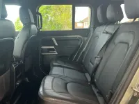 Usado Land Rover Defender Dynamic 404 HP (297 kW) 2023 Verde SUV