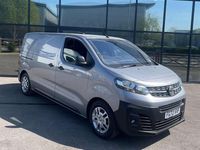 Usado Vauxhall Vivaro 120 HP (88 kW) 2022 Cinzento Monovolume