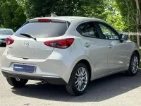 Usado Mazda 2 Inclusive 88 HP (64 kW) 2022 Prateado Citadino