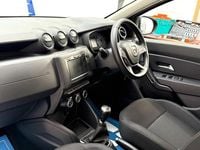 Used Dacia Duster Comfort 115 HP (84 kW) 2018 Orange SUV