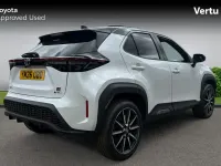 New Toyota Yaris Hybrid Sport 130 HP (95 kW) 2026 Platinum white pearl bitone (premium paint) Estate