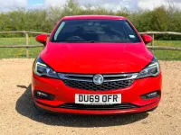 Käytetty Vauxhall Astra Design Edition 105 HP (77 kW) 2019 Punainen Viistoperä