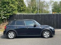 Usado Mini Cooper Classic 134 CV (98 kW) 2022 Negro Utilitario