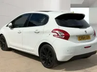 Used Peugeot 208 2014 White Hatchback