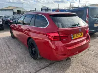 Begagnad BMW 318 Impressive 2016 Röd Kombi