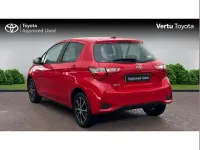 Gebraucht Toyota Yaris 111 PS (81 kW) 2018 Rot Kleinwagen