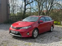 Used Toyota Auris Hybrid 136 HP (100 kW) 2013 Red Estate