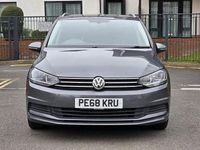Begagnad VW Touran SE 110 HK (80 kW) 2018 Grå Minibuss