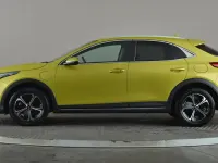 Usado Kia XCeed 139 HP (102 kW) 2023 Amarelo SUV