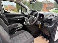 Used Vauxhall Combo S 100 HP (73 kW) 2020 White MPV