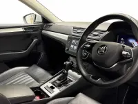 Gebraucht Skoda Superb SE Technology 160 PS (117 kW) 2023 Weiß Kombi