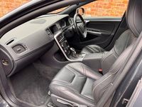 Usado Volvo V60 R-Design 150 HP (110 kW) 2018 Cinzento Carrinha