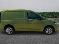 Usado VW Caddy Pro 122 HP (89 kW) 2025 Verde Monovolume