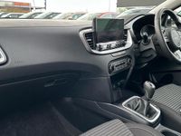 Used Kia Ceed 138 HP (101 kW) 2025 White Hatchback