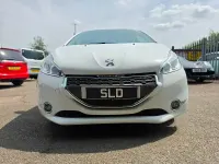Used Peugeot 208 Allure 95 HP (69 kW) 2012 White Hatchback