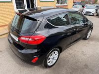 Usado Ford Fiesta Zetec 70 HP (51 kW) 2018 Preto Citadino
