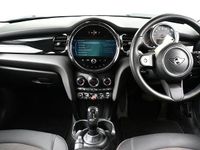 Begagnad Mini Cooper Classic 134 HK (98 kW) 2022 Grön Halvkombi