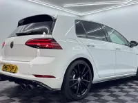 Używany VW Golf VII R 310 KM (228 kW) 2018 Biały Hatchback