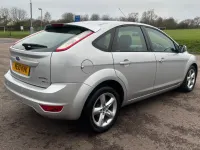 Used Ford Focus Zetec 110 HP (80 kW) 2010 Silver Hatchback