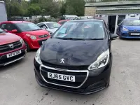 Gebraucht Peugeot 208 Active 2015 Schwarz Kleinwagen