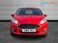 Begagnad Ford Fiesta Zetec 82 HK (60 kW) 2014 Röd Halvkombi