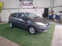 Begagnad Ford Fiesta Zetec 100 HK (73 kW) 2017 Grå Halvkombi