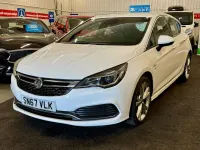 Used Vauxhall Astra SRi 150 HP (110 kW) 2017 White Hatchback