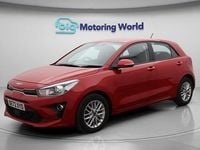 Begagnad Kia Rio 99 HK (72 kW) 2022 Röd Halvkombi