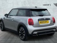 Usado Mini Cooper Exclusive 136 CV (100 kW) 2023 Plateado Utilitario