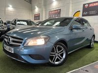 Używany Mercedes A180 109 KM (80 kW) 2014 Niebieski Hatchback