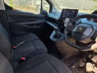 Second-hand Peugeot Partner Premium 2023 Alb Monovolum